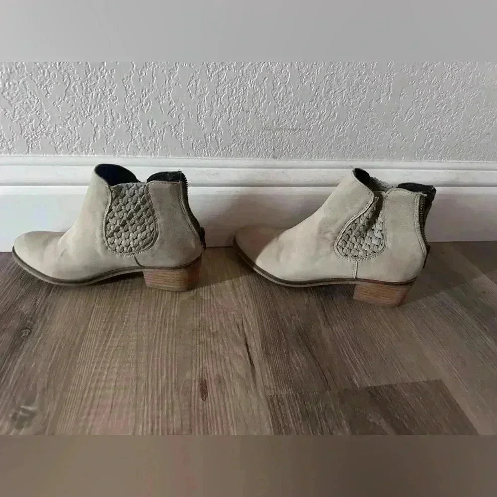 Sbicca Vintage Collection Beige Ankle Boots Braided Detail Women’s Size 6 Casual